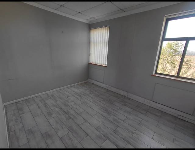 122M² OFFICE TO LET IN LYME PARK